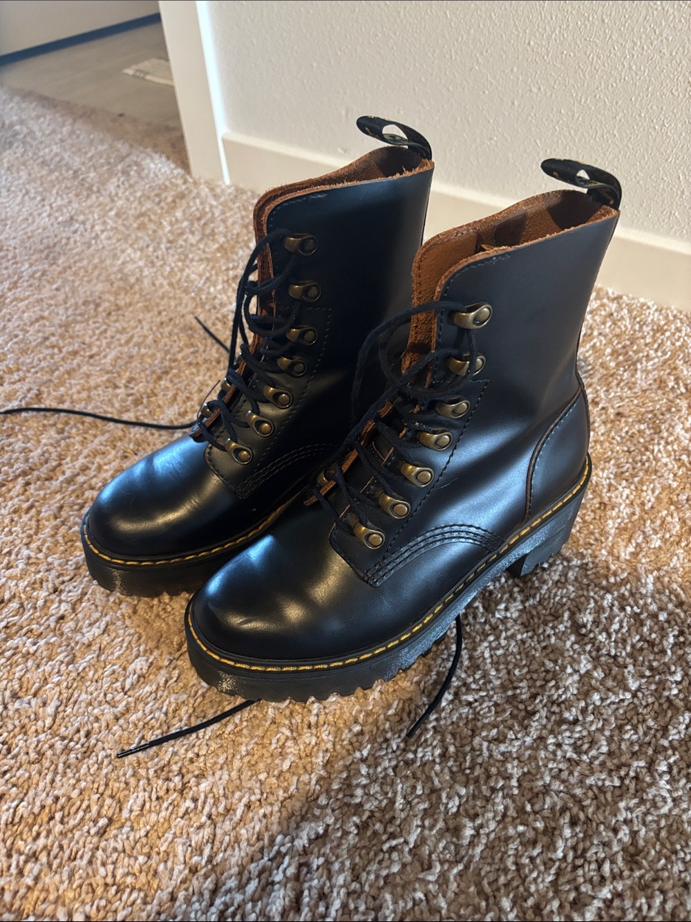Dr martens Leona boots size 6